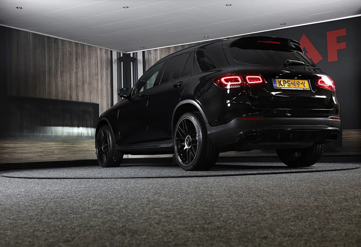 4MATIC AMG 63 Look / Head Up / Memory / Open Pano / 360 Camera / Cc / Lane Assist / Led / 20 Inch