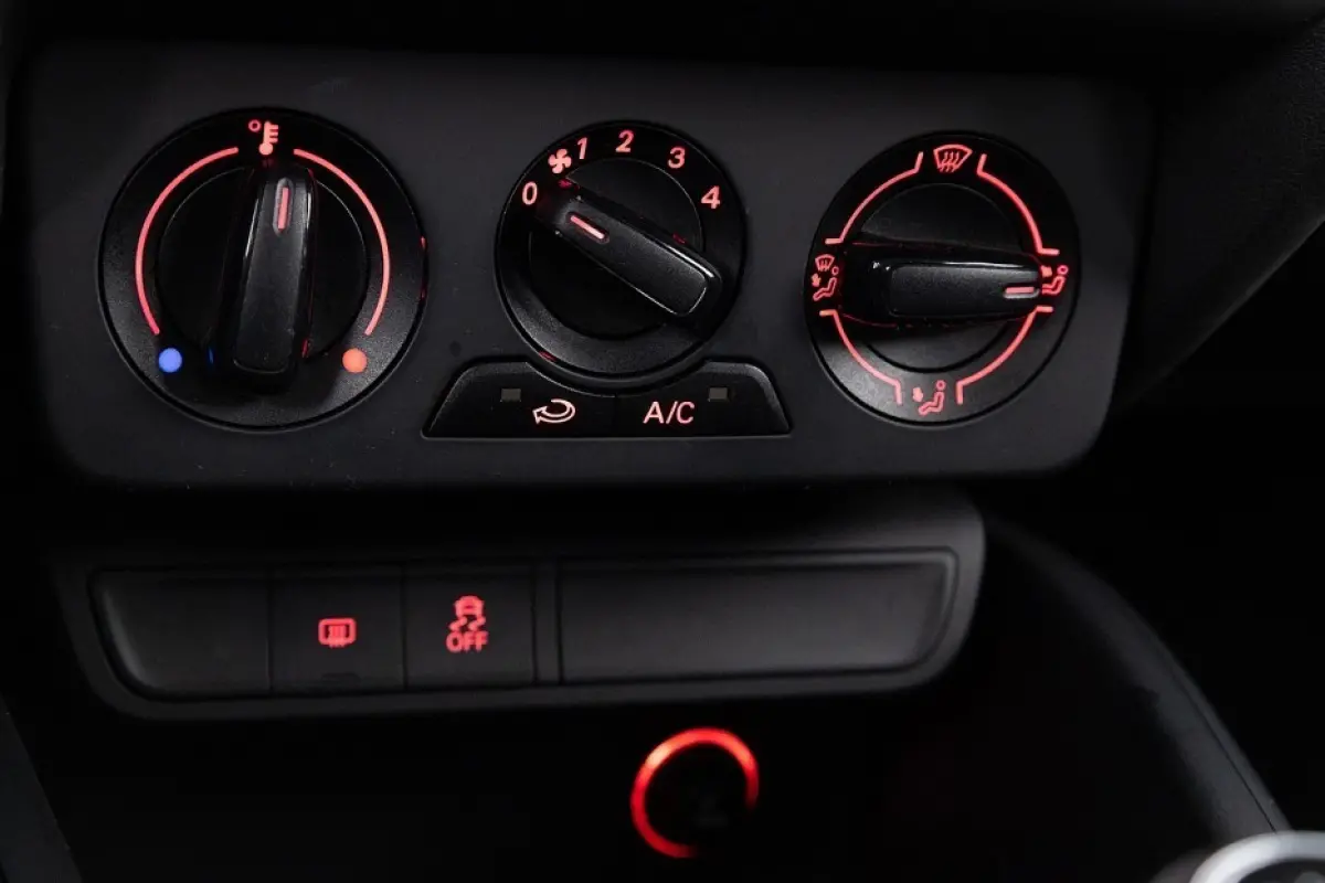 1.0 TFSI Pro Line 5-drs | NAVI | AIRCO | VELGEN !