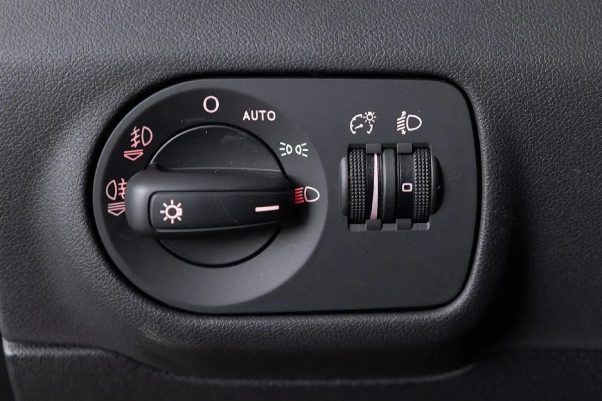 1.0 TFSI Pro Line 5-drs | NAVI | AIRCO | VELGEN !