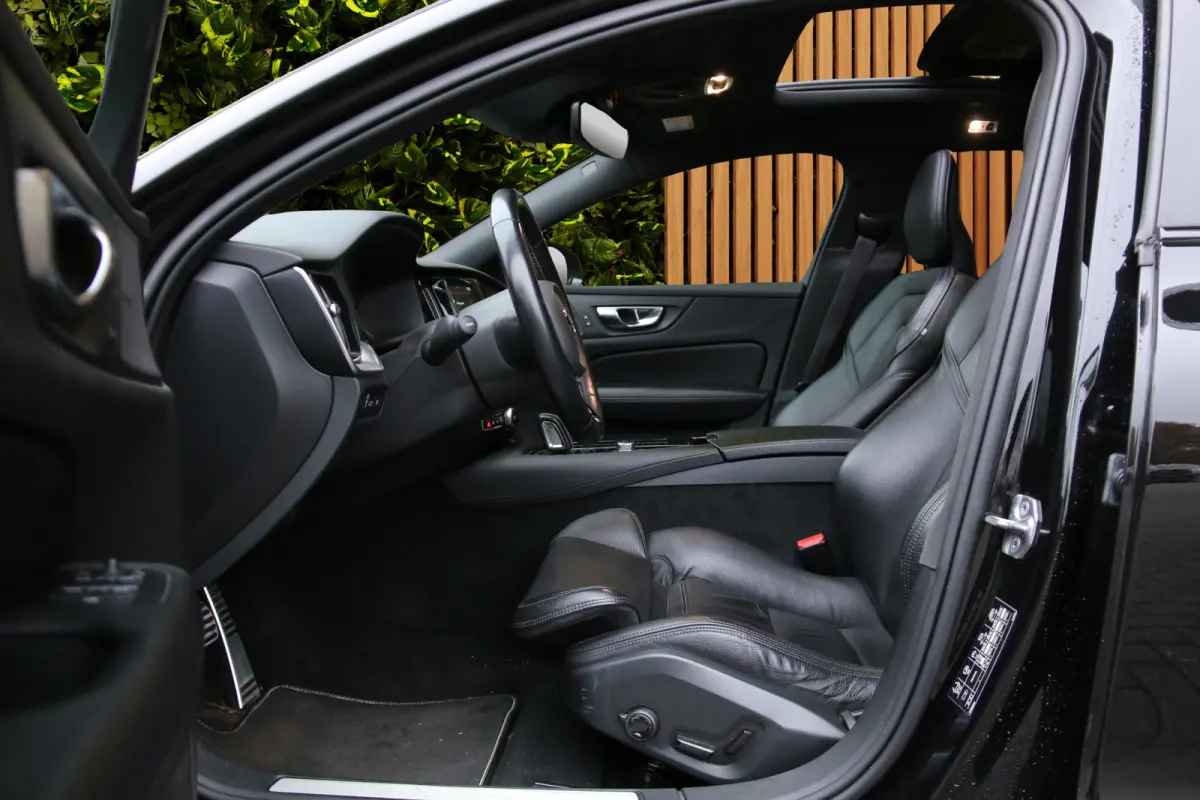 2.0 T8 Twin Engine AWD R-Design | Panoramadak | Harman/Kardon | Camera | 18" Velgen
