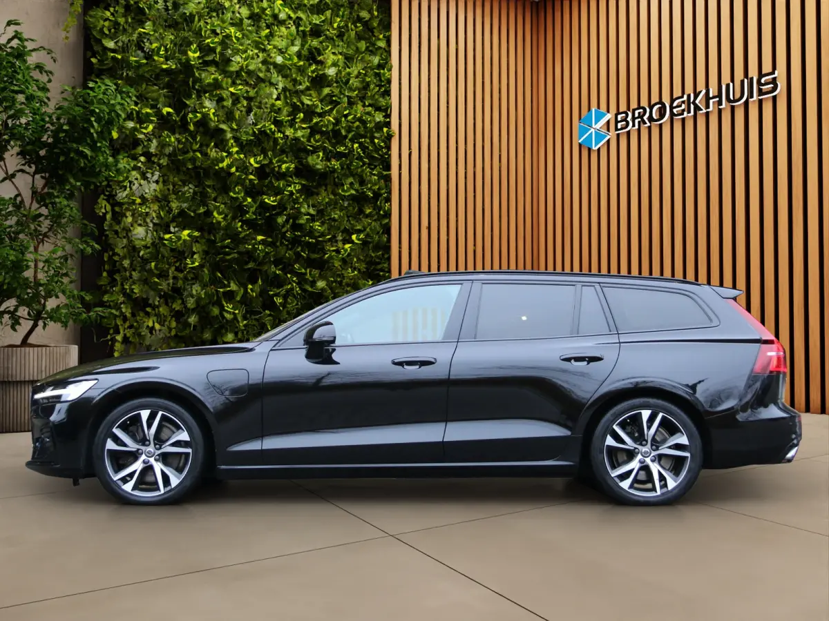 2.0 T8 Twin Engine AWD R-Design | Panoramadak | Harman/Kardon | Camera | 18" Velgen