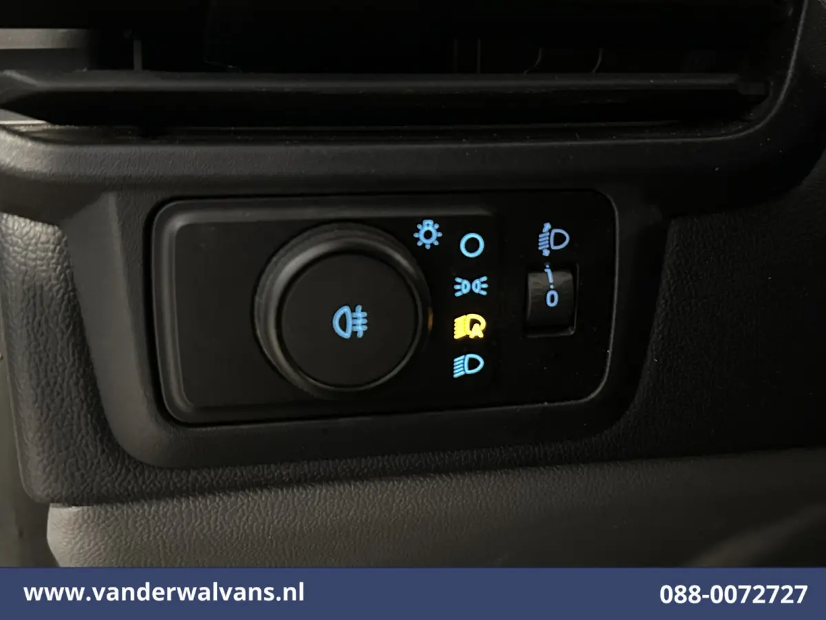 2.0 TDCI 136pk L1H1 Euro6 Airco | Navigatie | LED | Apple Carplay | Adaptieve Cruisecontrol | Leder Stuur Android Auto, Verwarmde voorruit, Stoelverwarming, Parkeersensoren, Bijrijdersbank, 