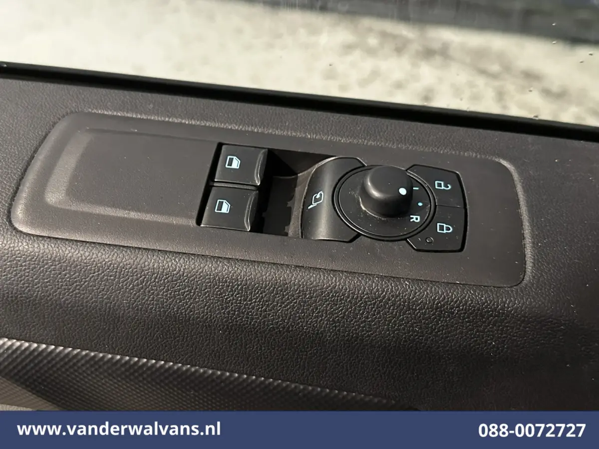 2.0 TDCI 136pk L1H1 Euro6 Airco | Navigatie | LED | Apple Carplay | Adaptieve Cruisecontrol | Leder Stuur Android Auto, Verwarmde voorruit, Stoelverwarming, Parkeersensoren, Bijrijdersbank, 