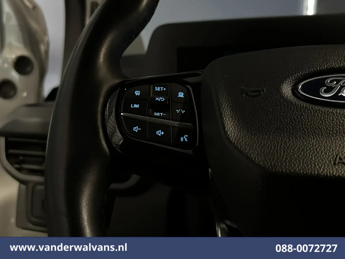 2.0 TDCI 136pk L1H1 Euro6 Airco | Navigatie | LED | Apple Carplay | Adaptieve Cruisecontrol | Leder Stuur Android Auto, Verwarmde voorruit, Stoelverwarming, Parkeersensoren, Bijrijdersbank, 