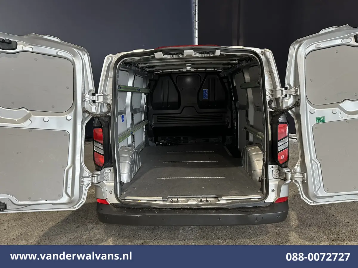 2.0 TDCI 136pk L1H1 Euro6 Airco | Navigatie | LED | Apple Carplay | Adaptieve Cruisecontrol | Leder Stuur Android Auto, Verwarmde voorruit, Stoelverwarming, Parkeersensoren, Bijrijdersbank, 