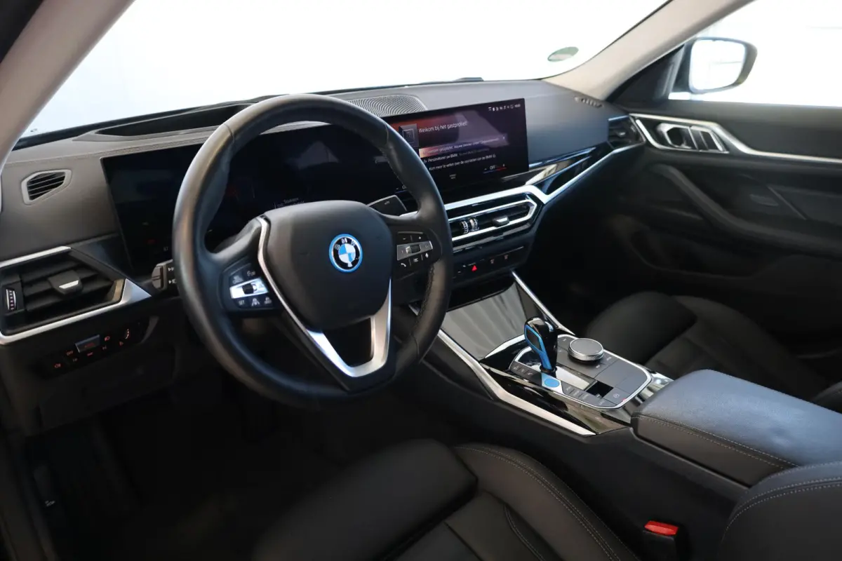 eDrive40 | Rondomzicht Camera | Stoelverwarming | Driving Assistant Professional | Dodehoek Detectie