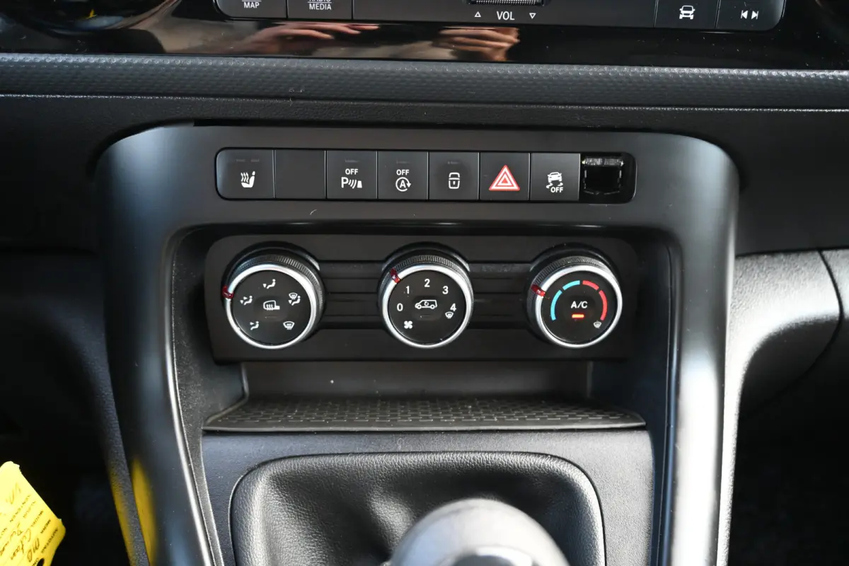110 CDI L1 Pro MBUX navigatie met camera, Bumpers in kleur, Etc.