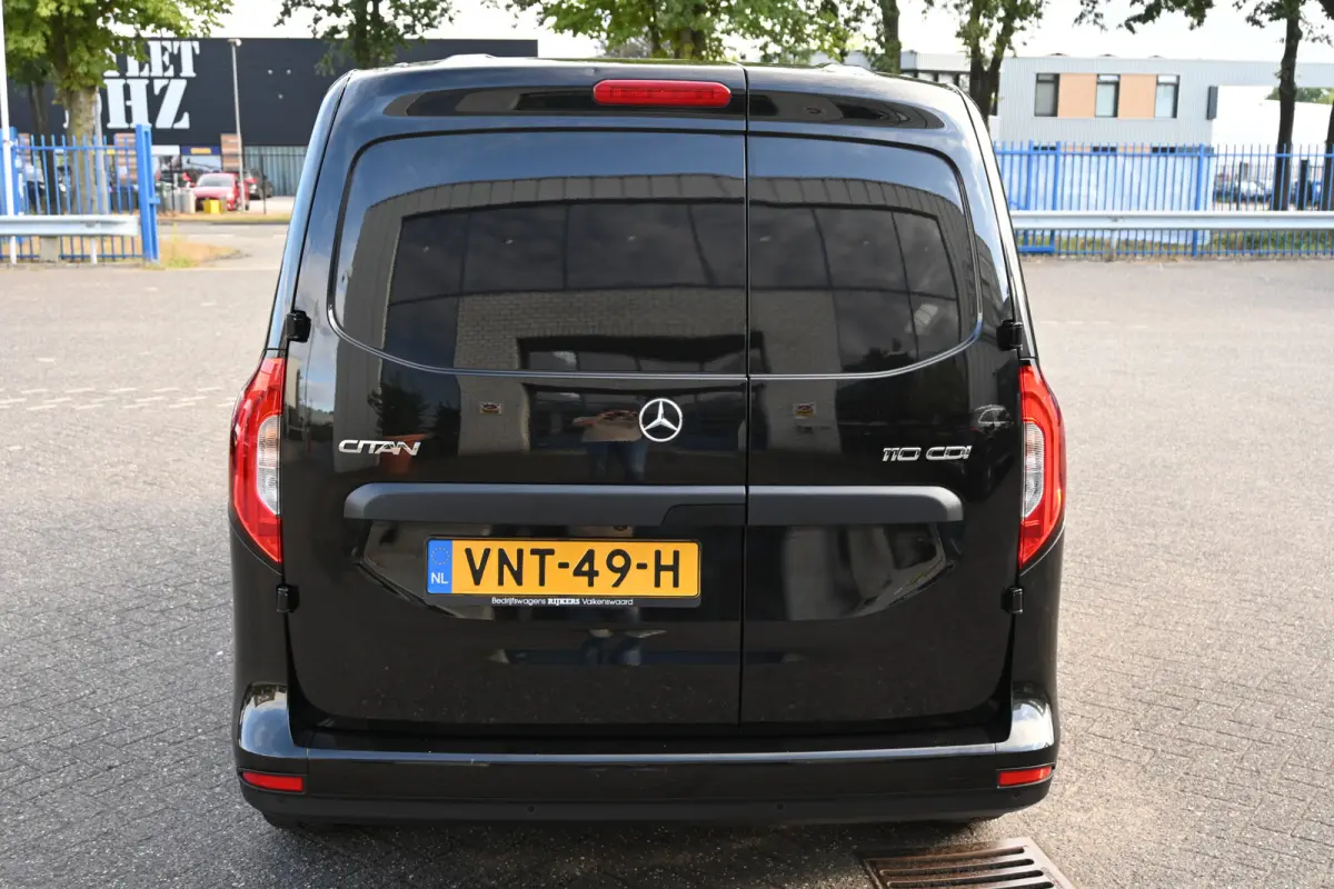 110 CDI L1 Pro MBUX navigatie met camera, Bumpers in kleur, Etc.