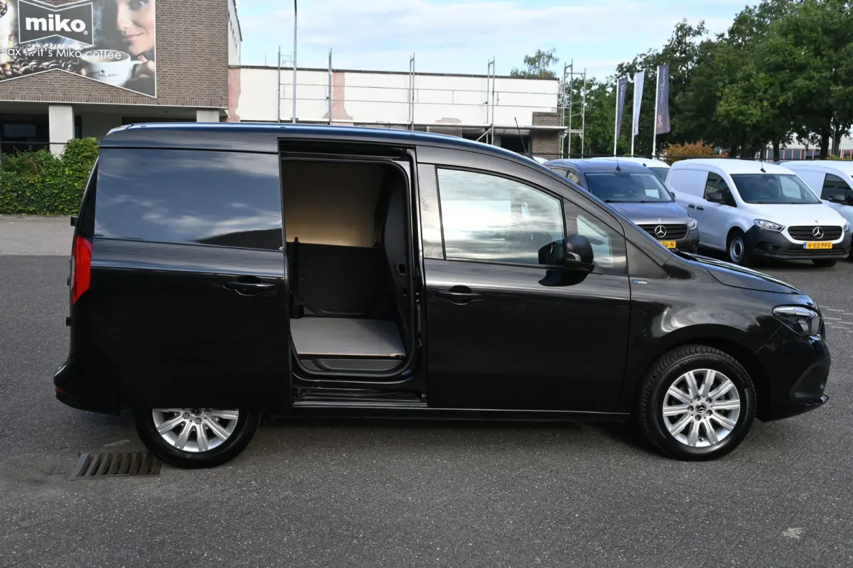 110 CDI L1 Pro MBUX navigatie met camera, Bumpers in kleur, Etc.