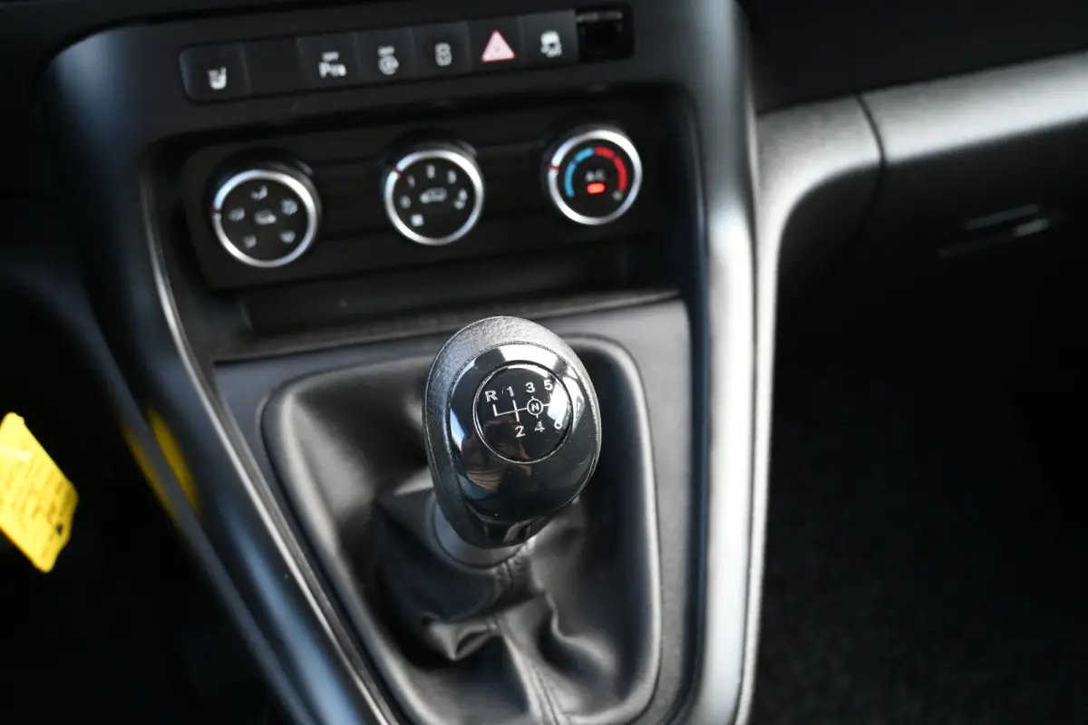 110 CDI L1 Pro MBUX navigatie met camera, Bumpers in kleur, Etc.