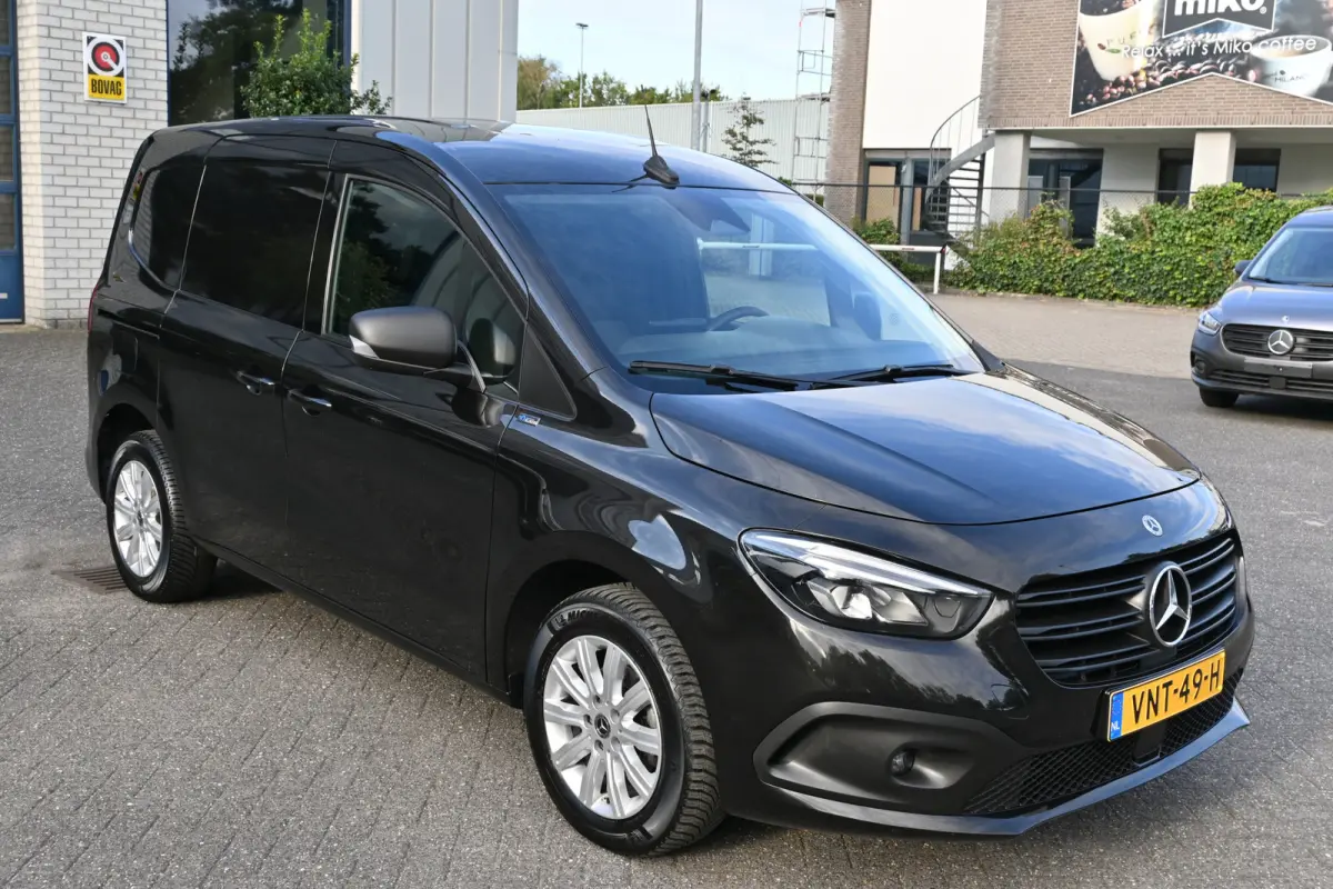 110 CDI L1 Pro MBUX navigatie met camera, Bumpers in kleur, Etc.