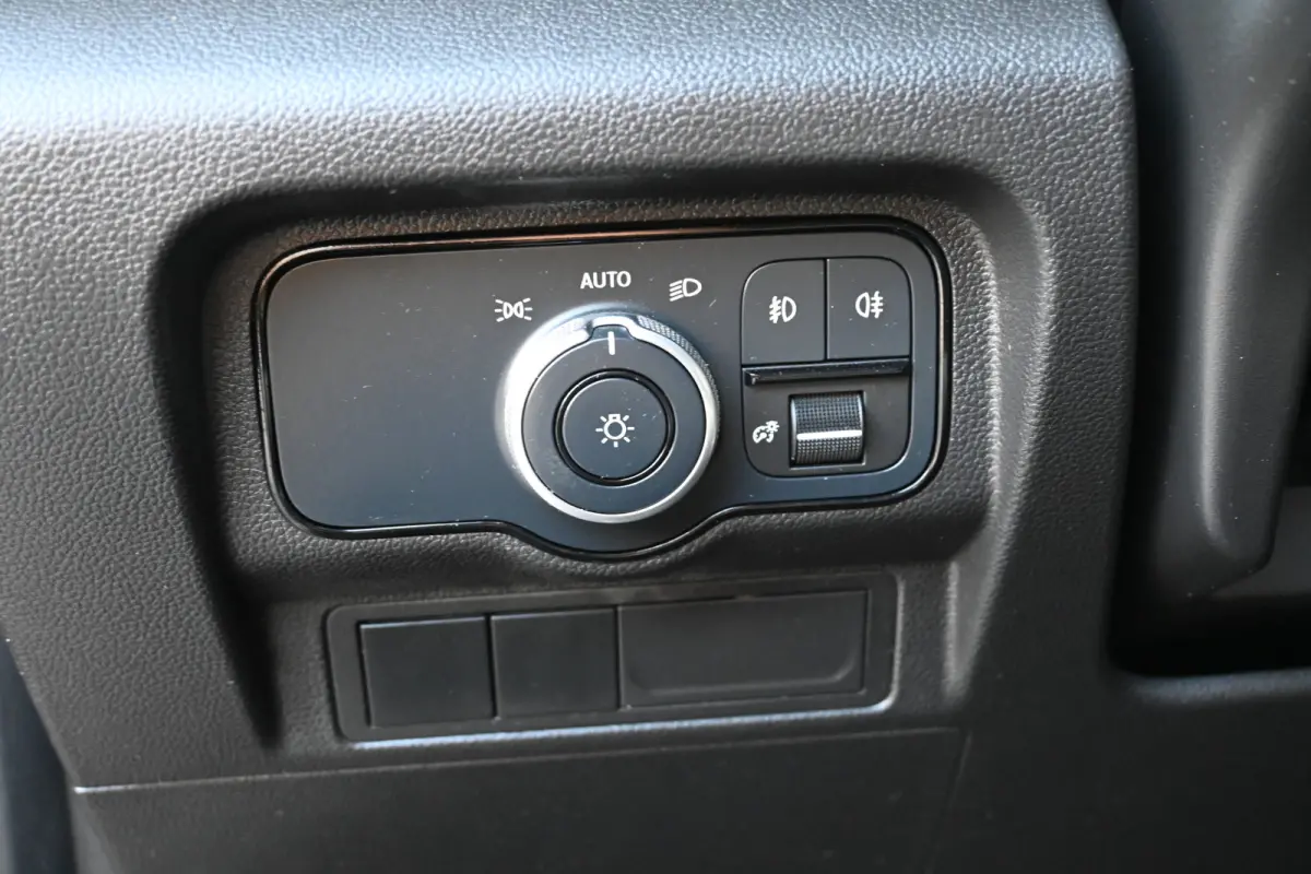110 CDI L1 Pro MBUX navigatie met camera, Bumpers in kleur, Etc.