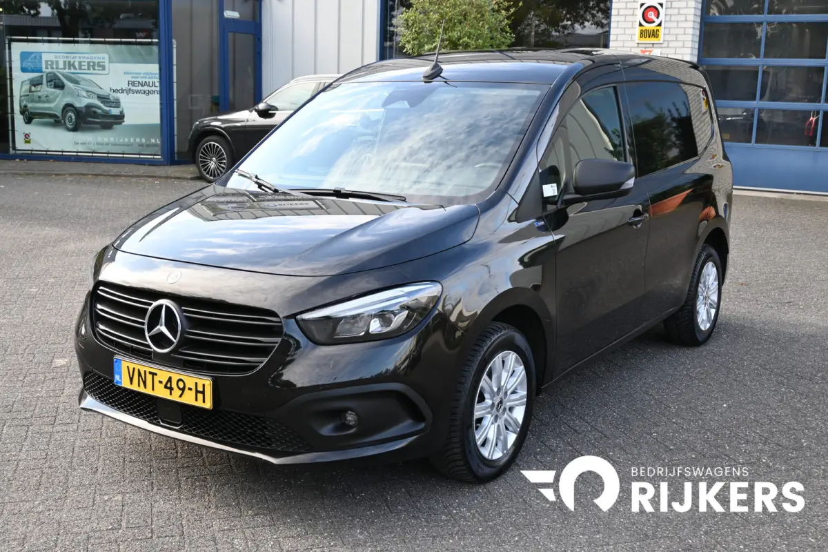 110 CDI L1 Pro MBUX navigatie met camera, Bumpers in kleur, Etc.