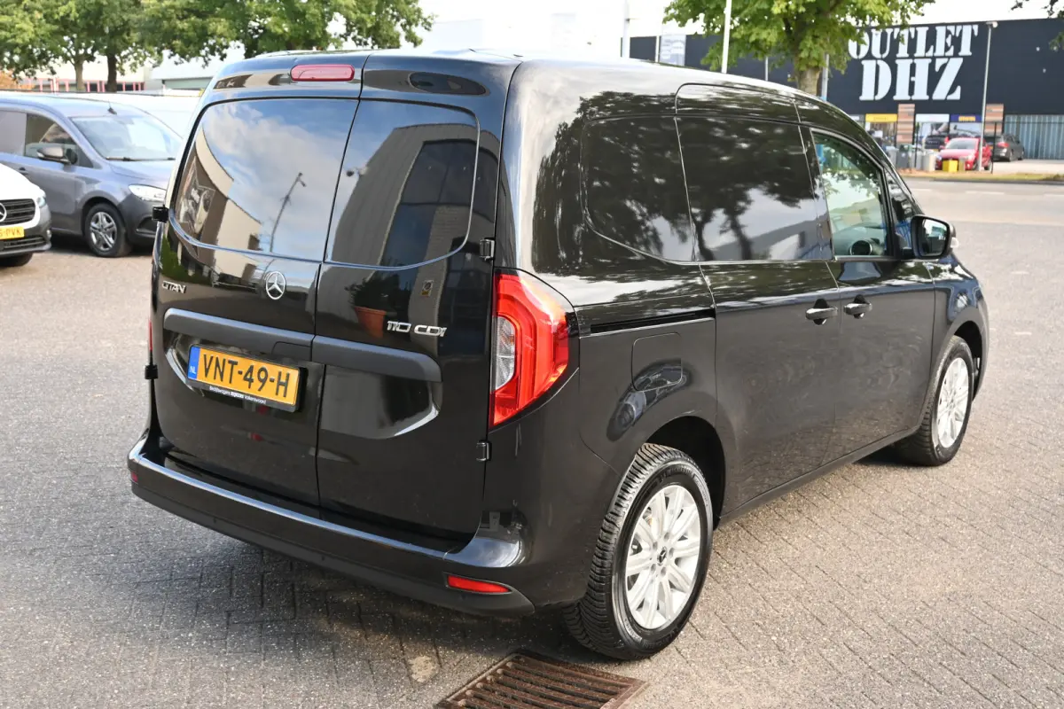 110 CDI L1 Pro MBUX navigatie met camera, Bumpers in kleur, Etc.