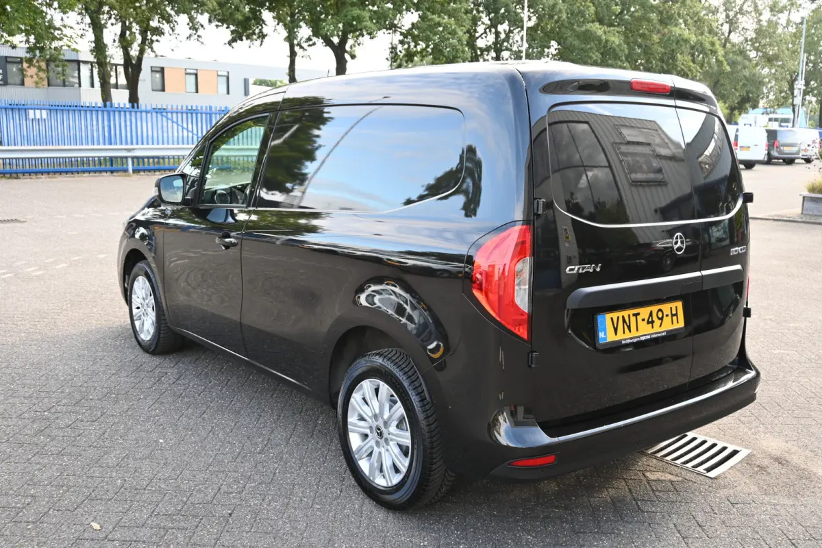 110 CDI L1 Pro MBUX navigatie met camera, Bumpers in kleur, Etc.