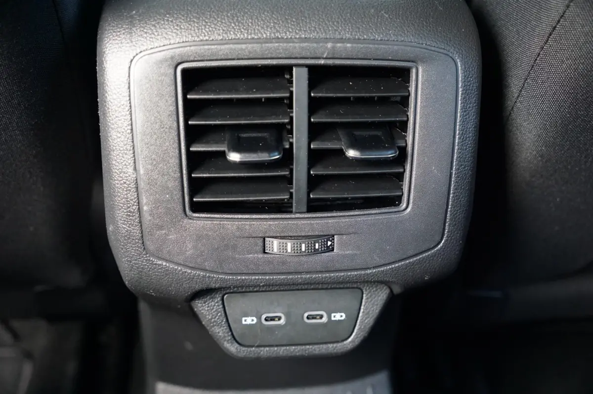 1.0 TSI 110pk Life | Trekhaak | Navigatie | Climatronic