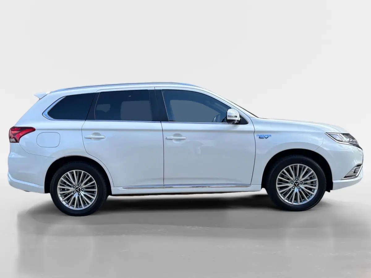 2.4 PHEV Instyle | Trekhaak | Leder | Schuif-kantel dak | Rondom camera | Elektrisch. Achterklep | Stoel en stuurverwarming | Set winterwielen |