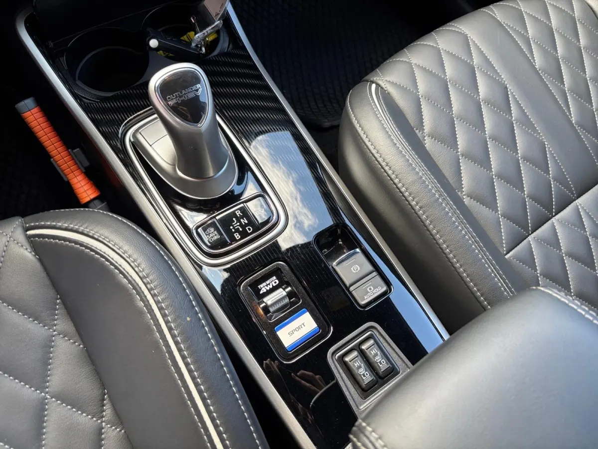 2.4 PHEV Instyle | Trekhaak | Leder | Schuif-kantel dak | Rondom camera | Elektrisch. Achterklep | Stoel en stuurverwarming | Set winterwielen |