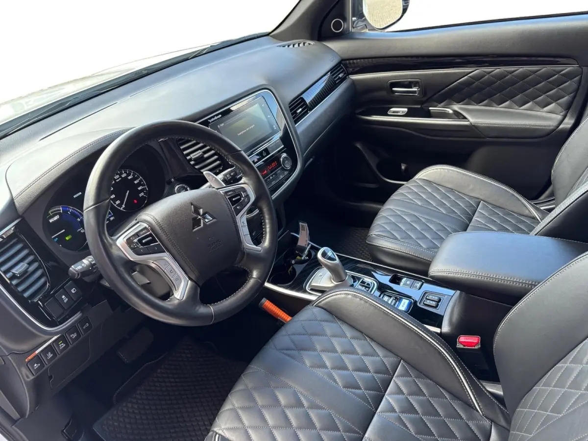 2.4 PHEV Instyle | Trekhaak | Leder | Schuif-kantel dak | Rondom camera | Elektrisch. Achterklep | Stoel en stuurverwarming | Set winterwielen |