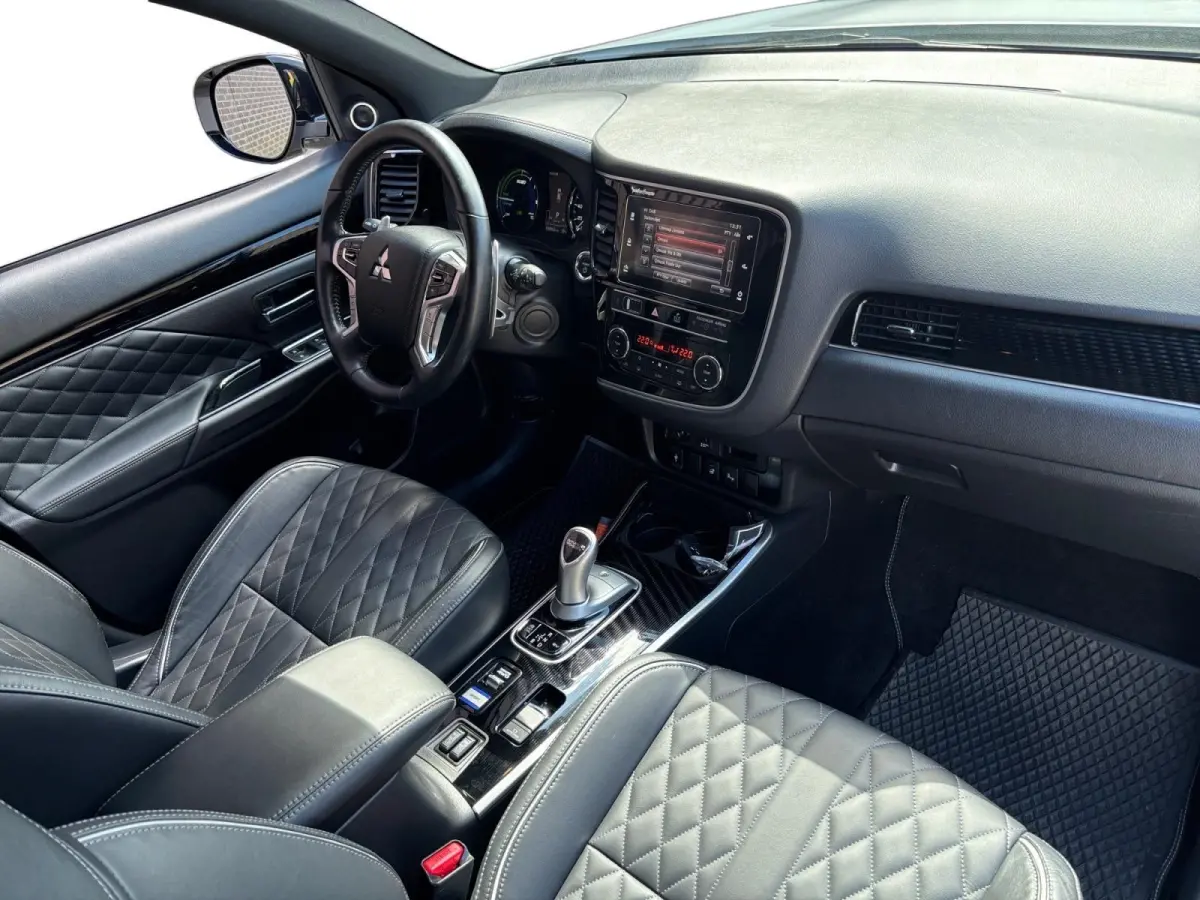 2.4 PHEV Instyle | Trekhaak | Leder | Schuif-kantel dak | Rondom camera | Elektrisch. Achterklep | Stoel en stuurverwarming | Set winterwielen |