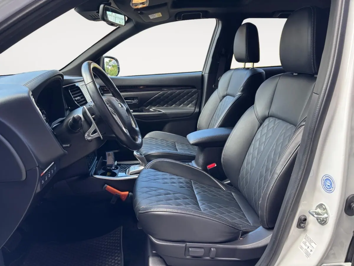 2.4 PHEV Instyle | Trekhaak | Leder | Schuif-kantel dak | Rondom camera | Elektrisch. Achterklep | Stoel en stuurverwarming | Set winterwielen |