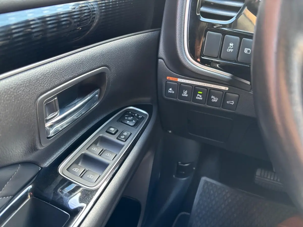 2.4 PHEV Instyle | Trekhaak | Leder | Schuif-kantel dak | Rondom camera | Elektrisch. Achterklep | Stoel en stuurverwarming | Set winterwielen |