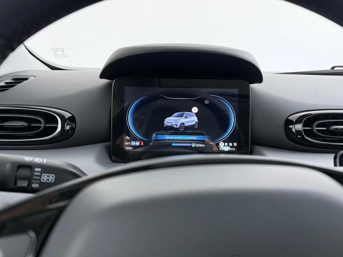 Design 37.3 kWh | €1500,- korting !! | Vanaf €259,- Private Lease per maand ! | Achteruitrijcamera | Cruise control adaptief | Dodehoek detectie