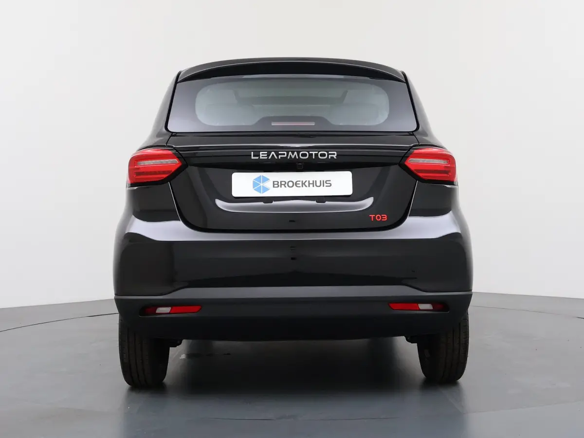 Design 37.3 kWh | €2500,- korting !! | Vanaf €259,- Private Lease per maand ! | Achteruitrijcamera | Cruise control adaptief | Dodehoek detectie