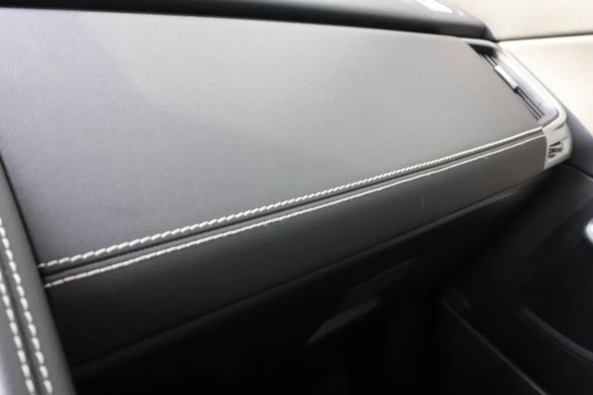1.5 P300e AWD R-Dynamic HSE Black Optiek | panoramadak | head-up | adap. cruise | camera | elek. trekhaak | leder