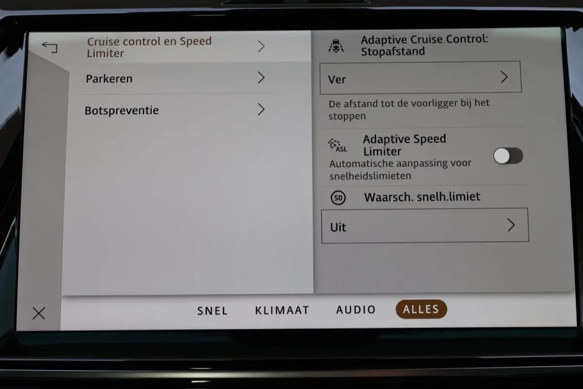 1.5 P300e AWD R-Dynamic HSE Black Optiek | panoramadak | head-up | adap. cruise | camera | elek. trekhaak | leder