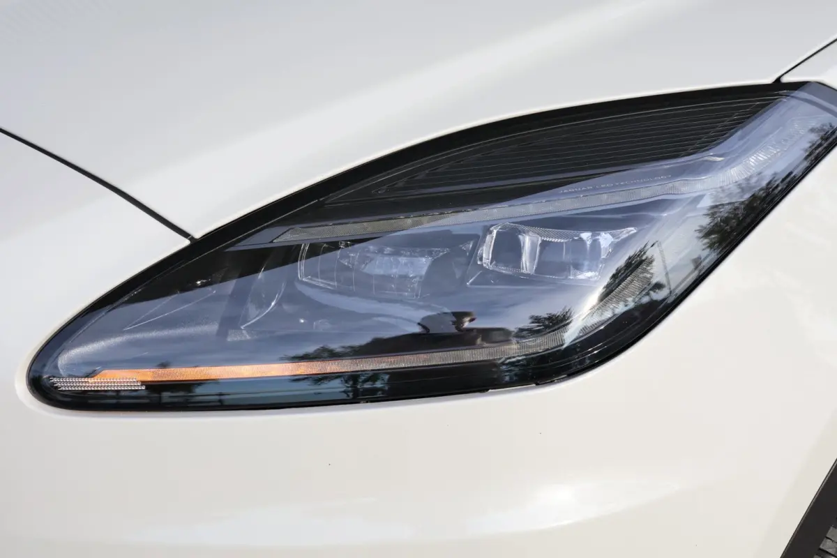 1.5 P300e AWD R-Dynamic HSE Black Optiek | panoramadak | head-up | adap. cruise | camera | elek. trekhaak | leder