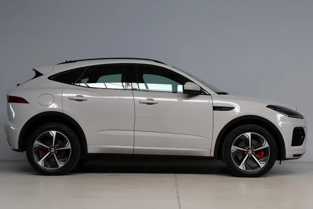 1.5 P300e AWD R-Dynamic HSE Black Optiek | panoramadak | head-up | adap. cruise | camera | elek. trekhaak | leder