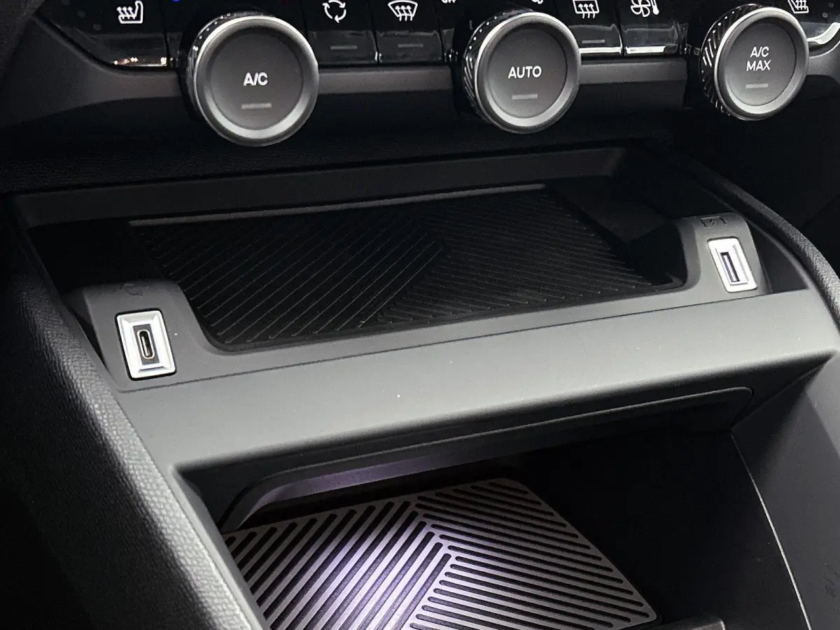 Business 156pk Extended range 54 kWh | DEMO DEAL | Navigatie | Carplay / Android Auto | Verwarmbare Voorstoelen | Camera | Snel Rijden |