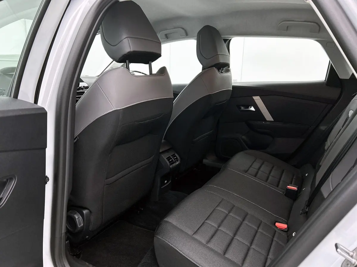 Business 156pk Extended range 54 kWh | DEMO DEAL | Navigatie | Carplay / Android Auto | Verwarmbare Voorstoelen | Camera | Snel Rijden |