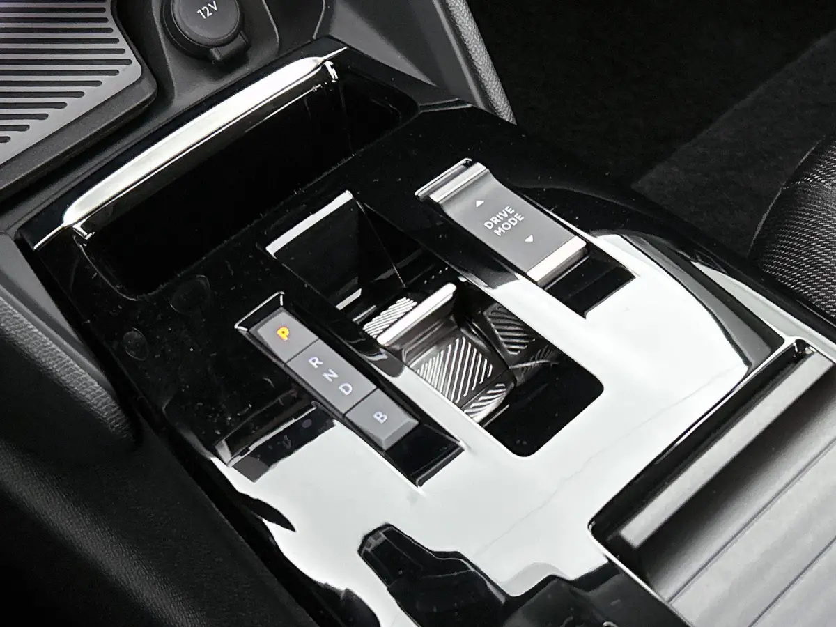 Business 156pk Extended range 54 kWh | DEMO DEAL | Navigatie | Carplay / Android Auto | Verwarmbare Voorstoelen | Camera | Snel Rijden |