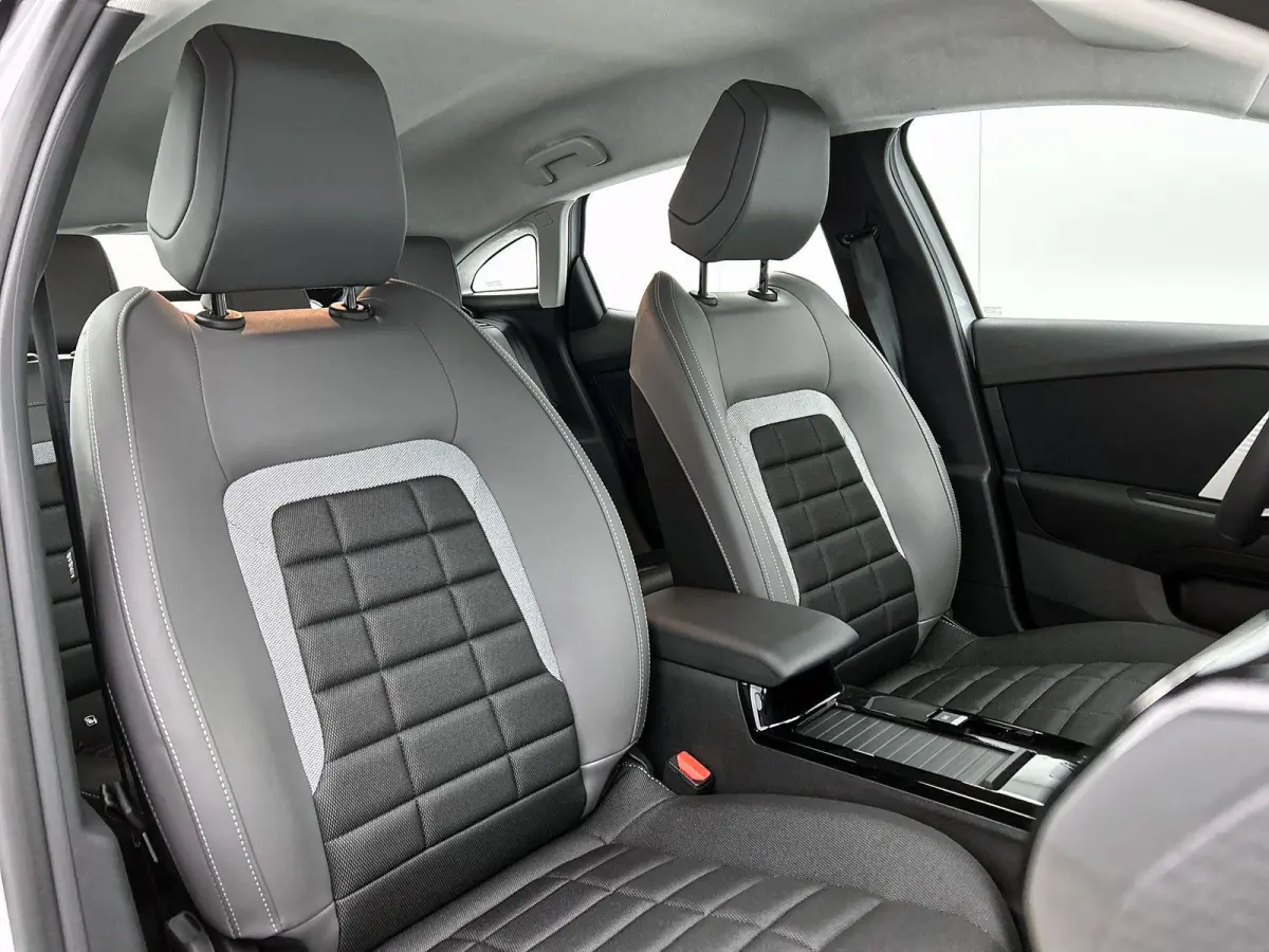 Business 156pk Extended range 54 kWh | DEMO DEAL | Navigatie | Carplay / Android Auto | Verwarmbare Voorstoelen | Camera | Snel Rijden |