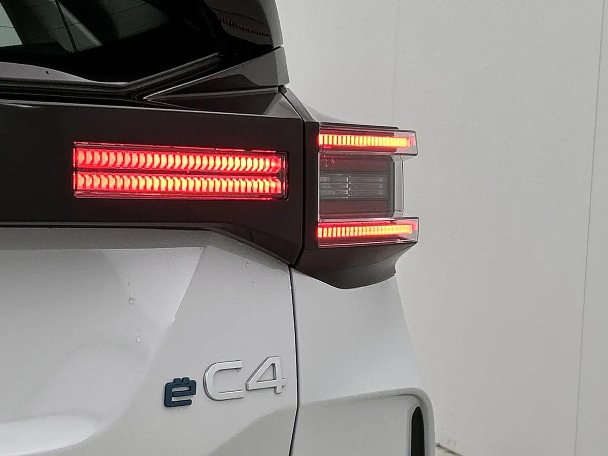 Business 156pk Extended range 54 kWh | DEMO DEAL | Navigatie | Carplay / Android Auto | Verwarmbare Voorstoelen | Camera | Snel Rijden |