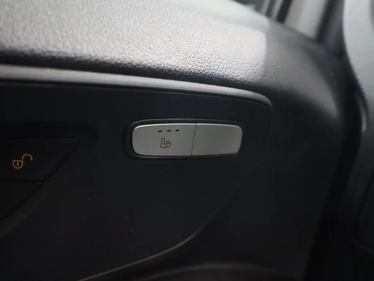 | L2 Lang | 66 kWh | 285 KM RANGE WLTP | Stoelverwarming | Navigatie | Parkeercamera | Airco | Stoel - Stoel | Certified