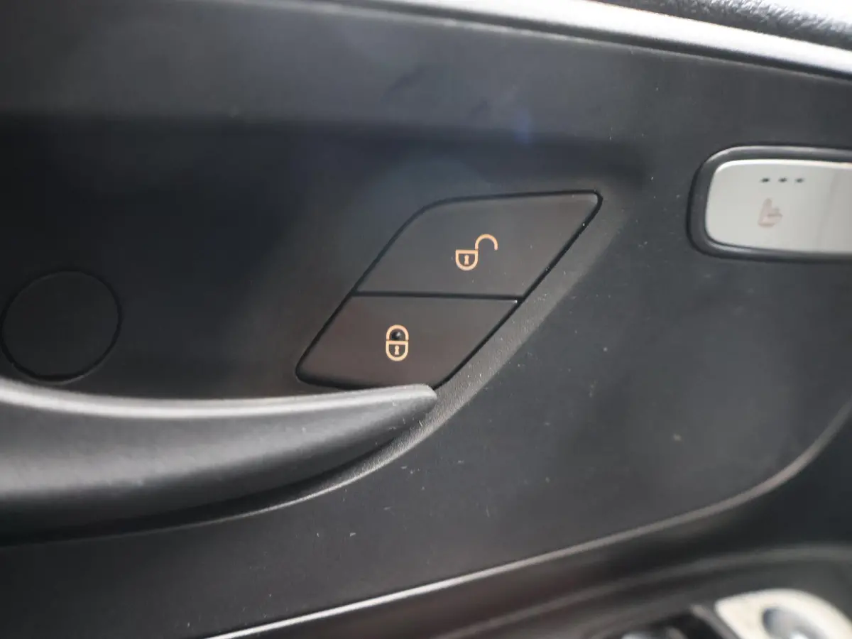 | L2 Lang | 66 kWh | 285 KM RANGE WLTP | Stoelverwarming | Navigatie | Parkeercamera | Airco | Stoel - Stoel | Certified