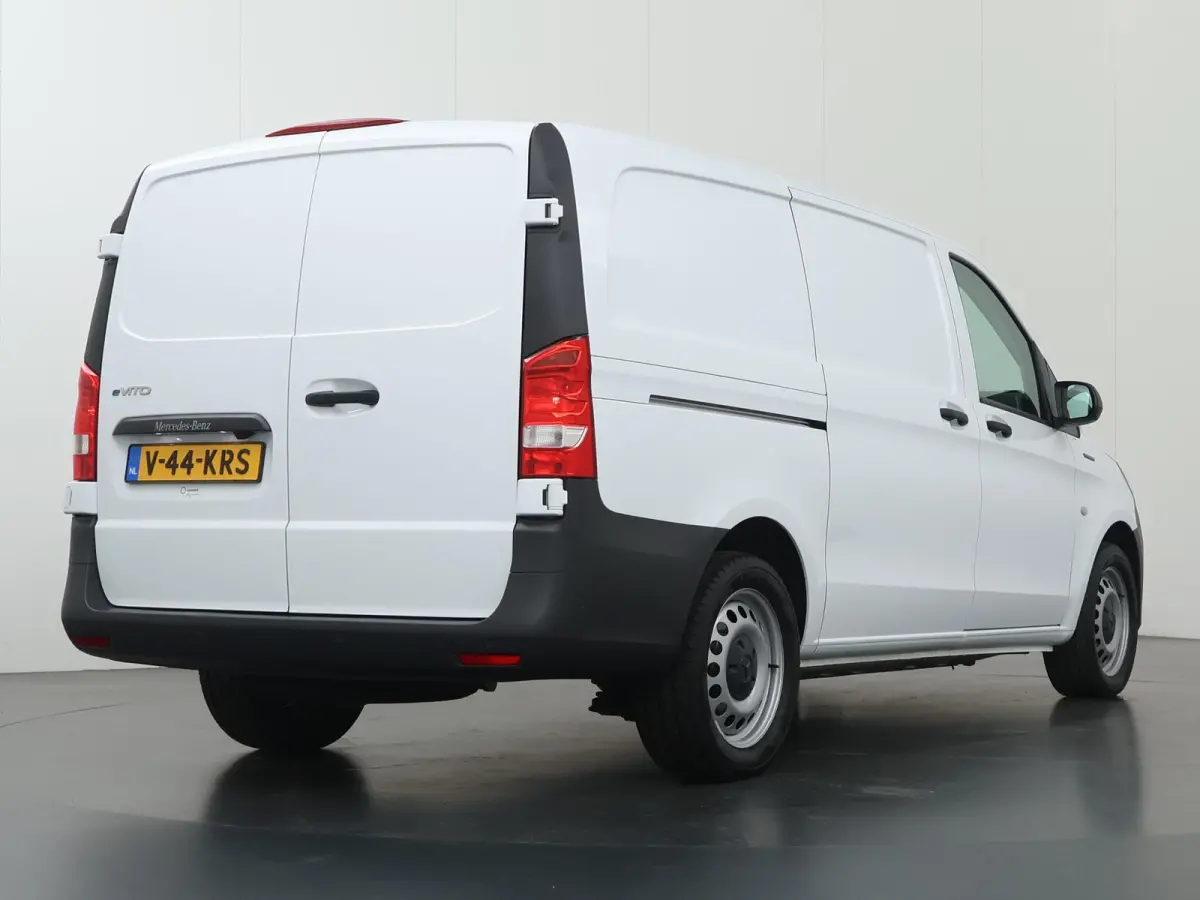 | L2 Lang | 66 kWh | 285 KM RANGE WLTP | Stoelverwarming | Navigatie | Parkeercamera | Airco | Stoel - Stoel | Certified