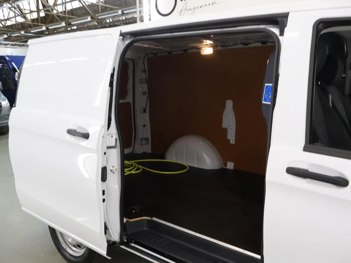 | L2 Lang | 66 kWh | 285 KM RANGE WLTP | Stoelverwarming | Navigatie | Parkeercamera | Airco | Stoel - Stoel | Certified
