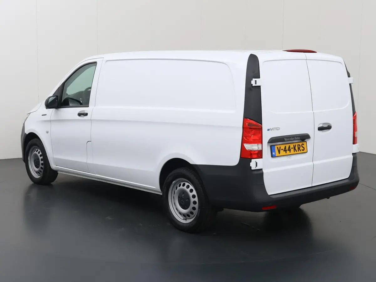 | L2 Lang | 66 kWh | 285 KM RANGE WLTP | Stoelverwarming | Navigatie | Parkeercamera | Airco | Stoel - Stoel | Certified