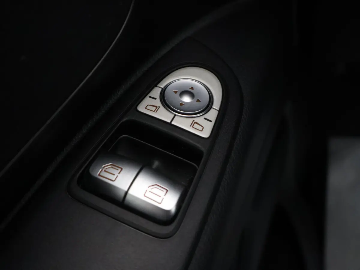 | L2 Lang | 66 kWh | 285 KM RANGE WLTP | Stoelverwarming | Navigatie | Parkeercamera | Airco | Stoel - Stoel | Certified