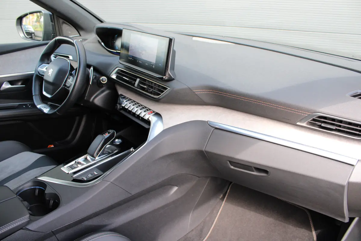 1.6 HYbrid 225 GT | Black Pack | Alcantara | Camera | Navigatie | Focal |