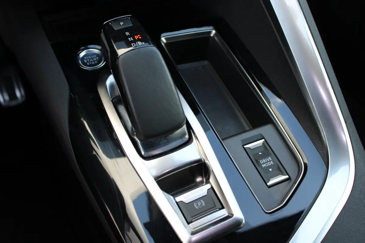 1.6 HYbrid 225 GT | Black Pack | Alcantara | Camera | Navigatie | Focal |