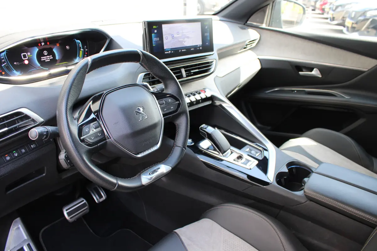 1.6 HYbrid 225 GT | Black Pack | Alcantara | Camera | Navigatie | Focal |