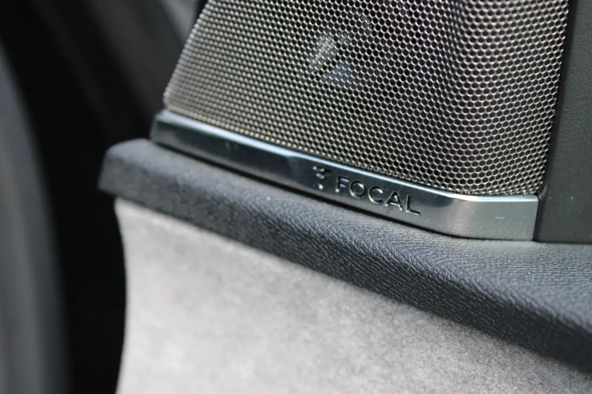 1.6 HYbrid 225 GT | Black Pack | Alcantara | Camera | Navigatie | Focal |