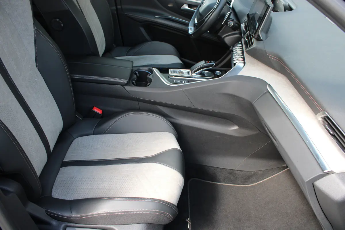 1.6 HYbrid 225 GT | Black Pack | Alcantara | Camera | Navigatie | Focal |