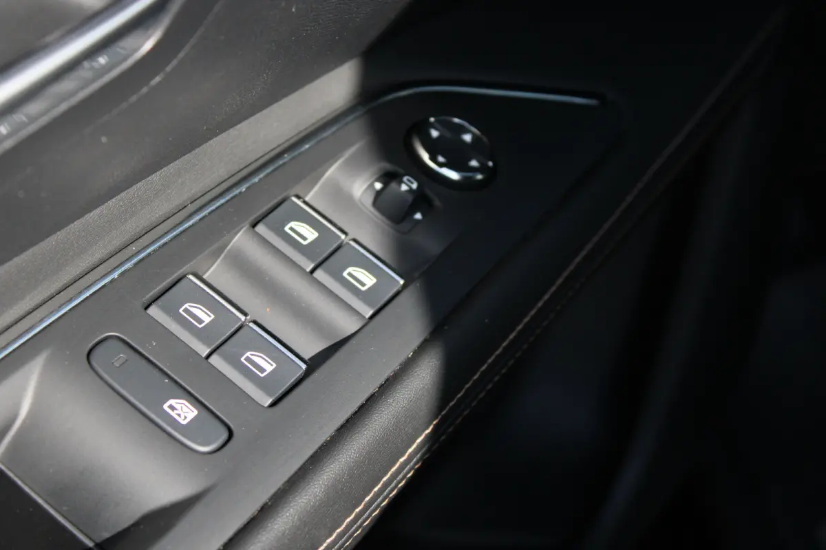 1.6 HYbrid 225 GT | Black Pack | Alcantara | Camera | Navigatie | Focal |
