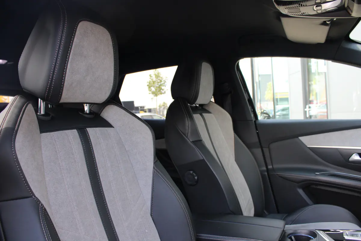 1.6 HYbrid 225 GT | Black Pack | Alcantara | Camera | Navigatie | Focal |
